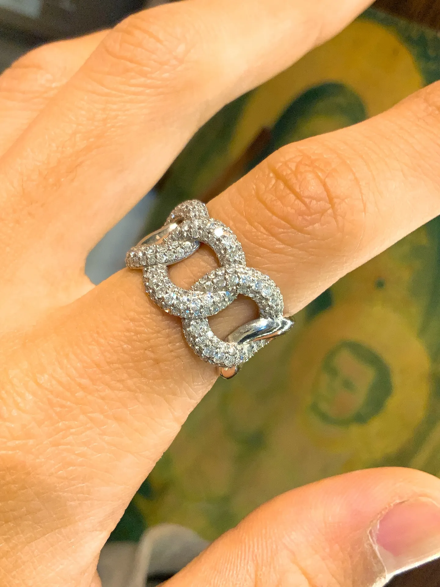 ✨造形で魅せる、プラチナダイヤリング✨