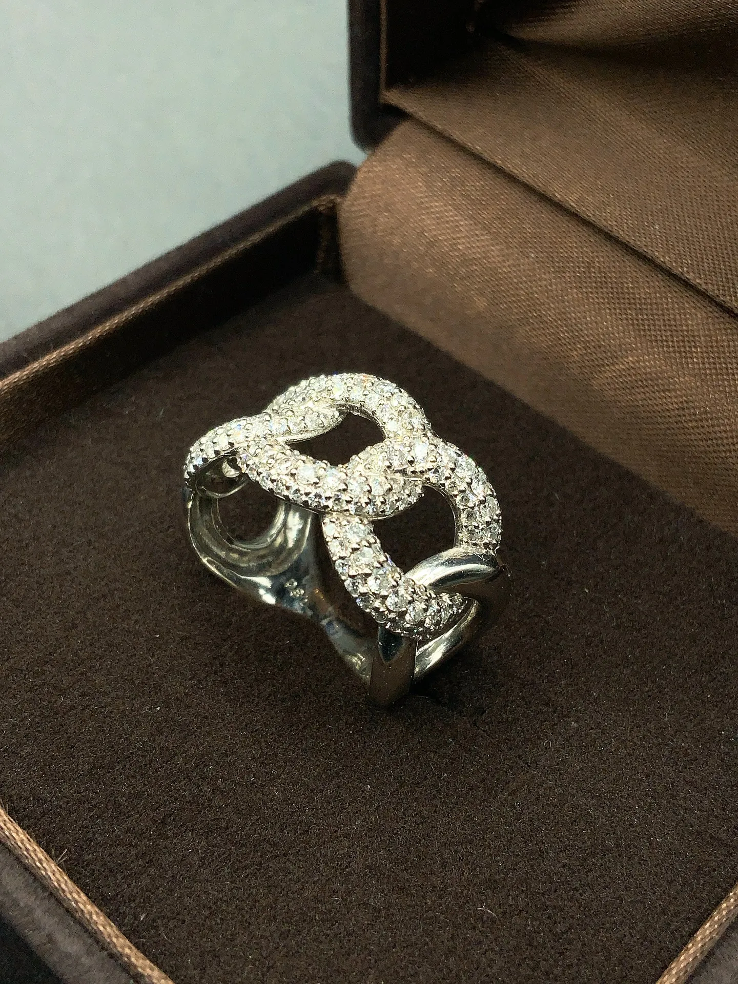 ✨造形で魅せる、プラチナダイヤリング✨