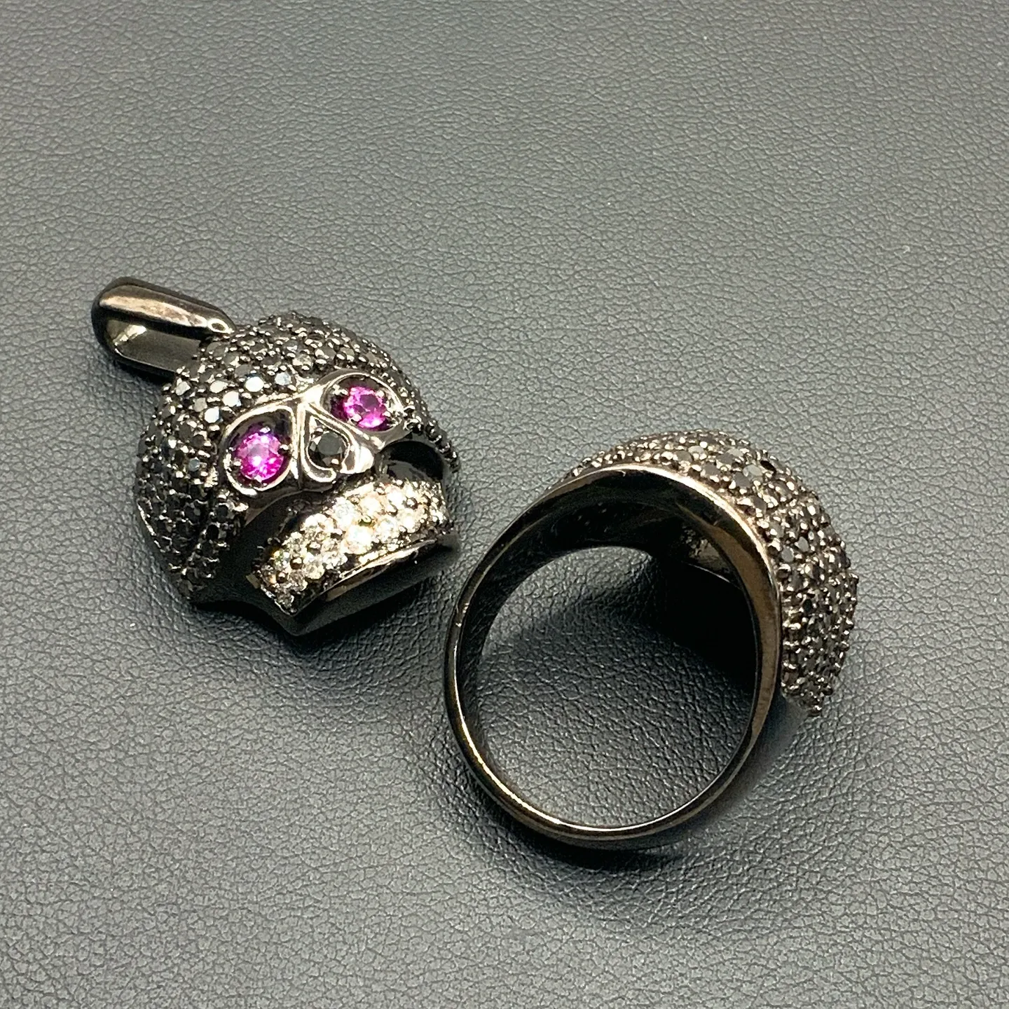 🖤圧倒的存在感。