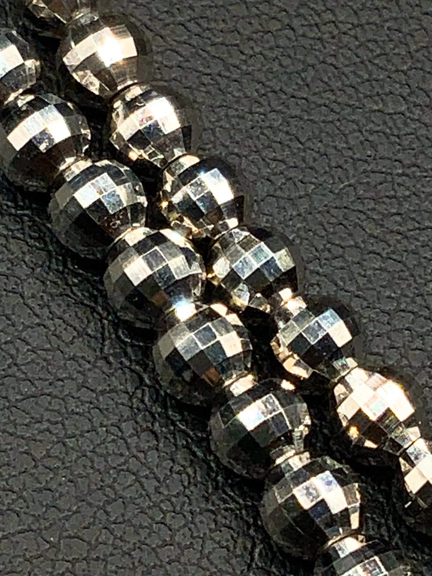 洗練された輝きを、手元に。