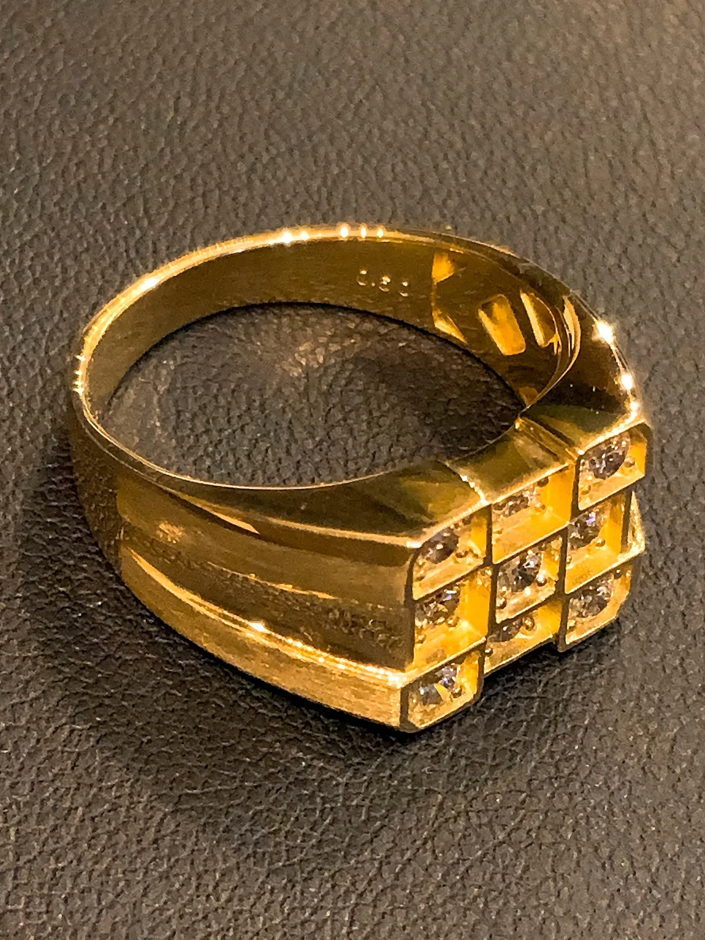 💎✨ 重厚感が放つ、圧倒的オーラ。