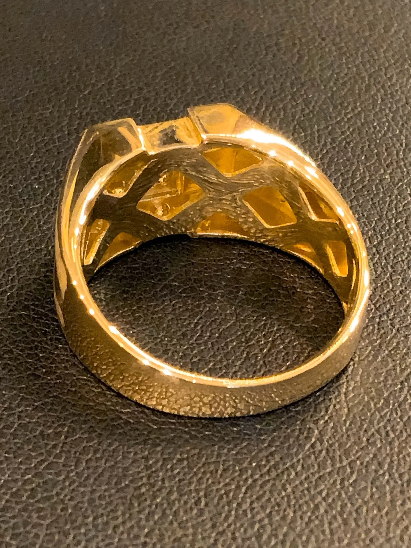 💎✨ 重厚感が放つ、圧倒的オーラ。