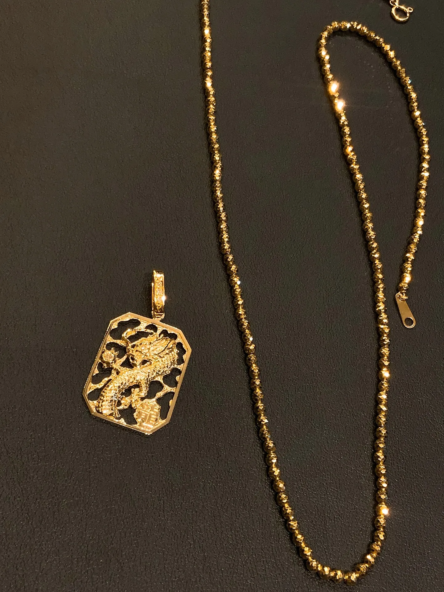 🐉✨ 迫力の彫刻美。