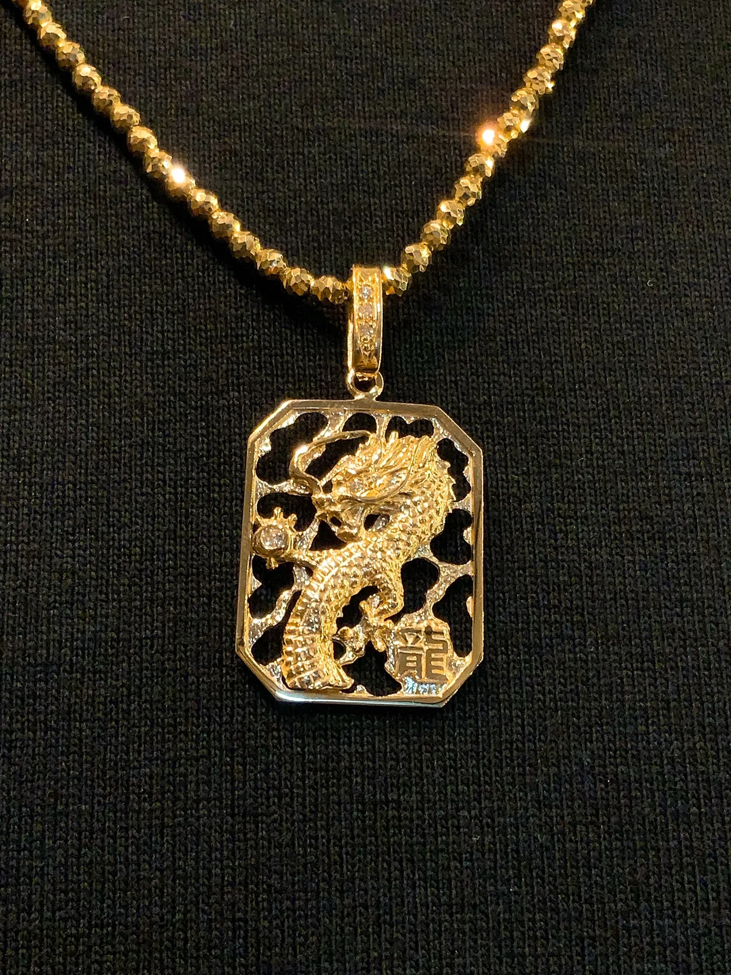 🐉✨ 迫力の彫刻美。