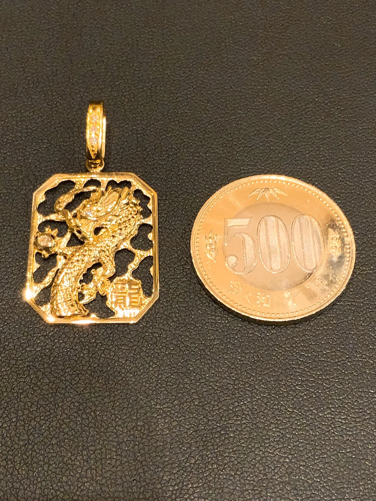 🐉✨ 迫力の彫刻美。