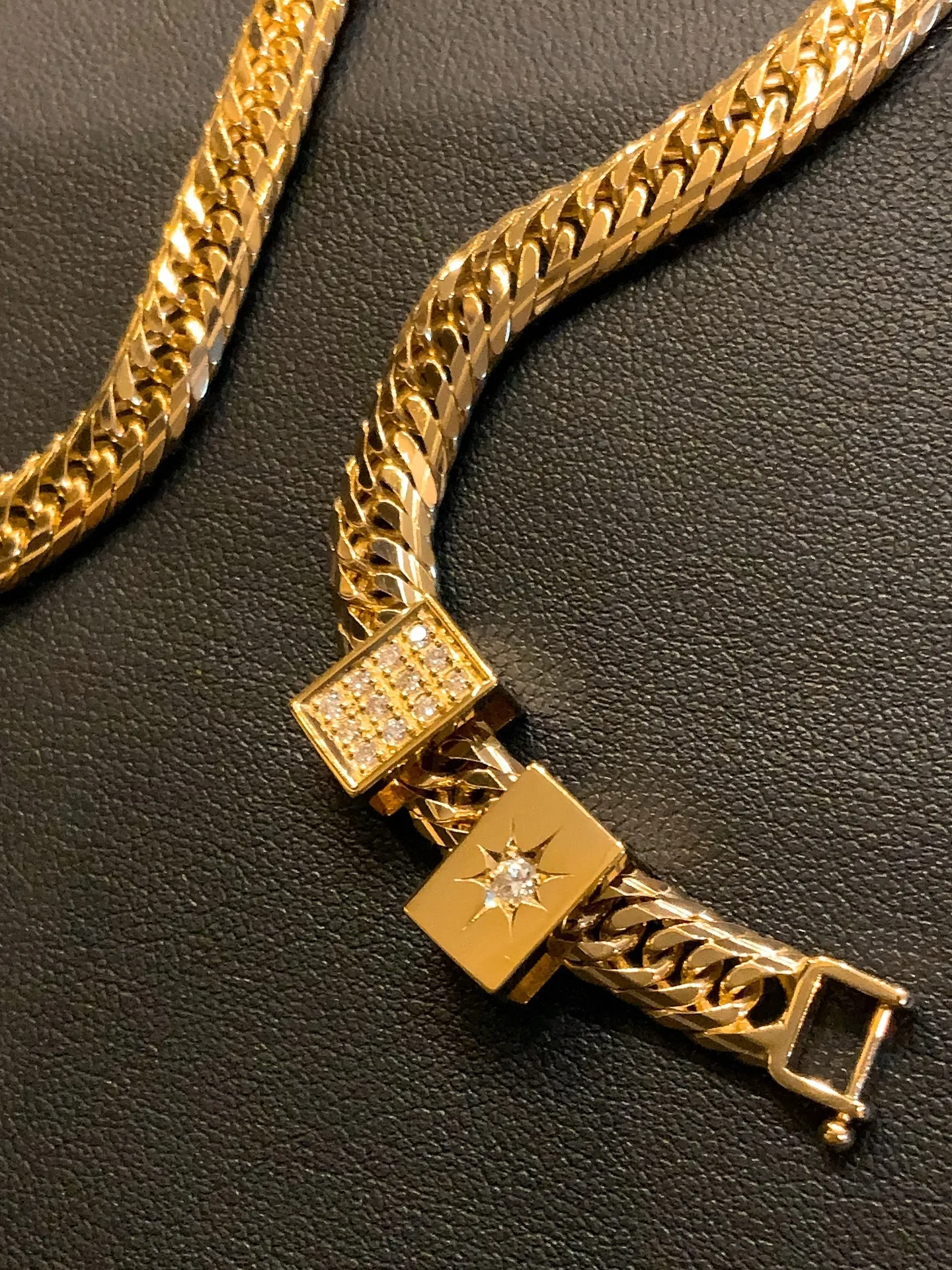 💎✨ ダイヤが映える極上ミニトップ。