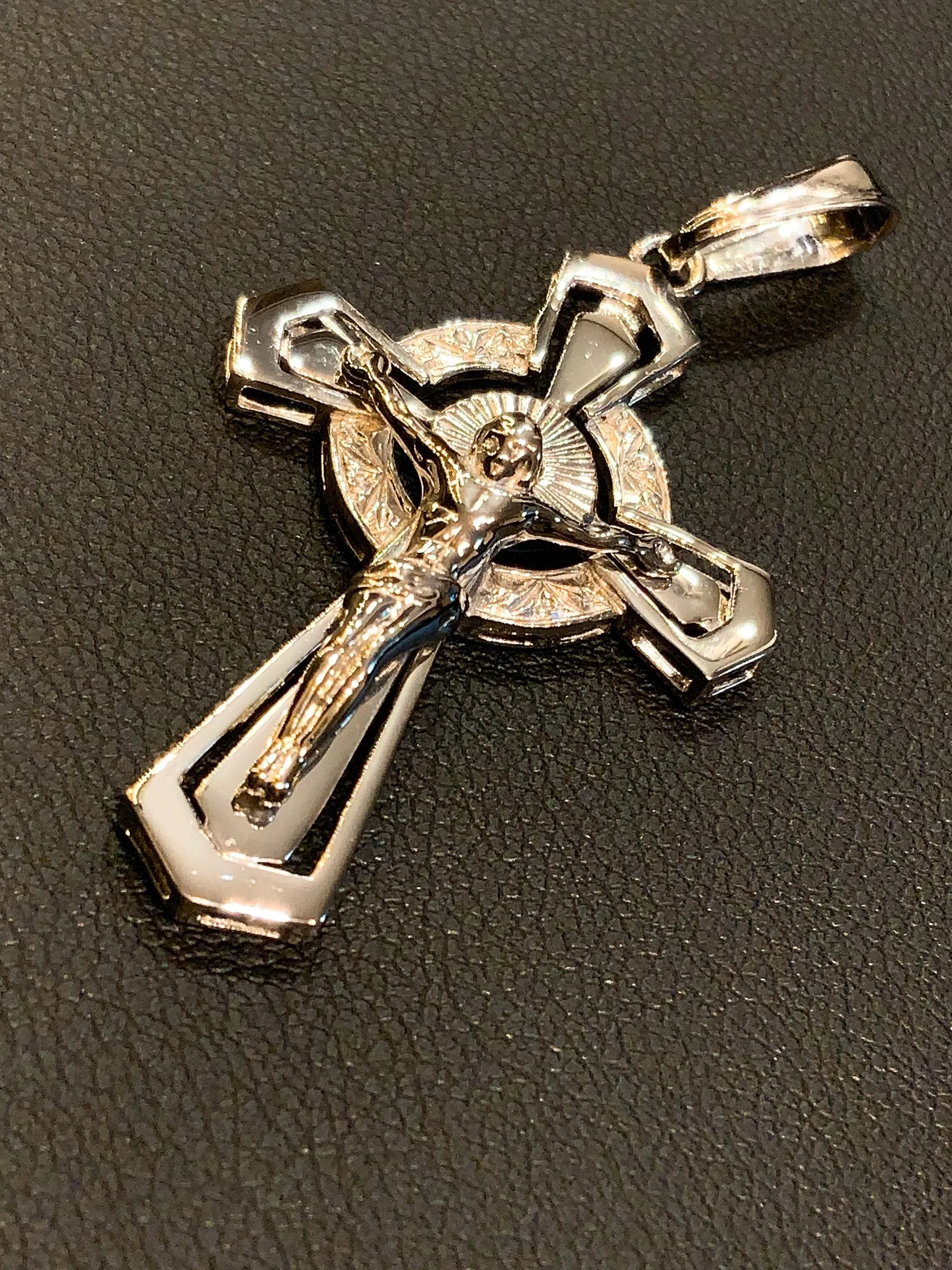 ✝️✨ 圧倒的存在感。