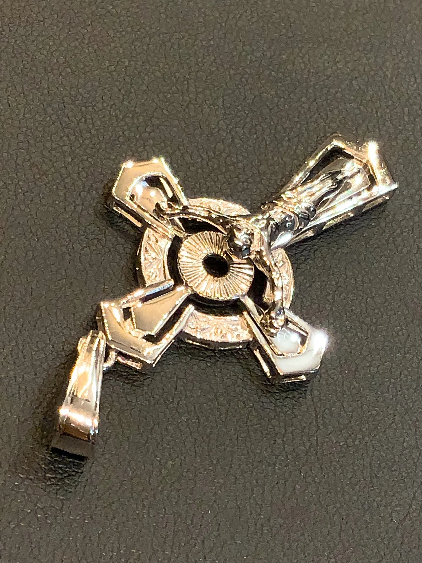 ✝️✨ 圧倒的存在感。