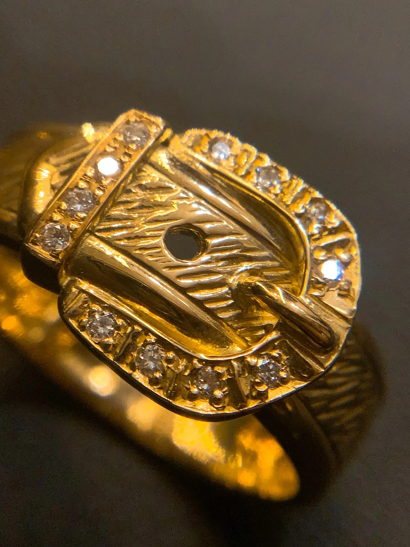 ✨洗練を極めた、K18ベルトデザインリング✨