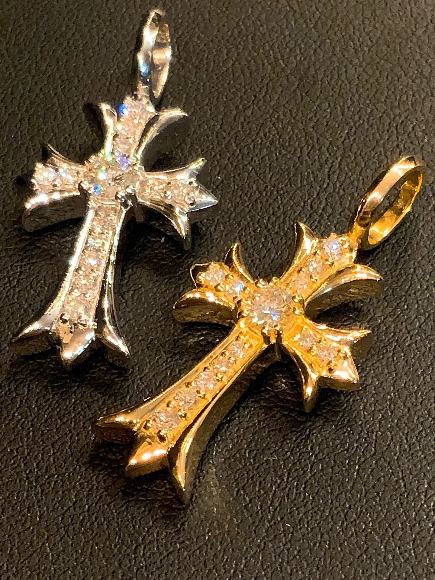 ✝️✨**同じデザイン、違う存在感。