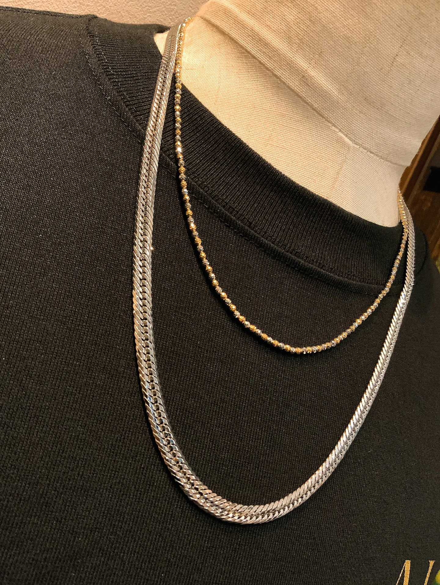 ✨異なる輝きを重ねる、大人のプラチナスタイル✨