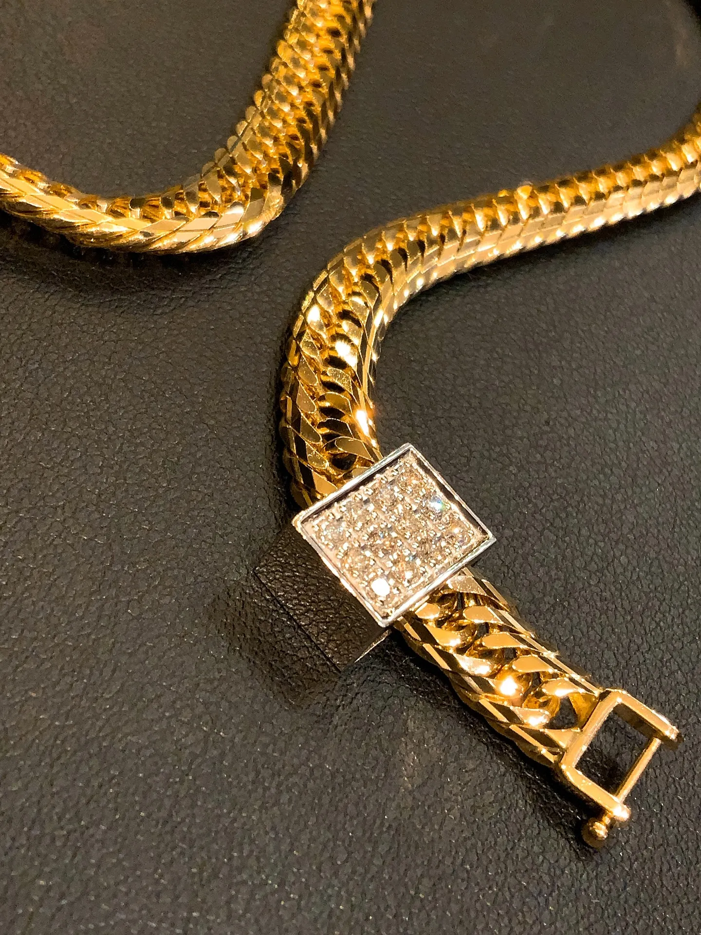 💎✨重厚なK18に、ダイヤの輝きをプラス✨💎