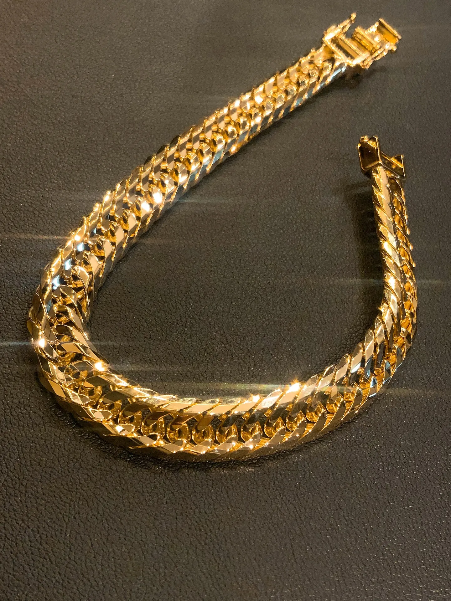 ✨圧倒的な存在感の喜平ブレスレット✨