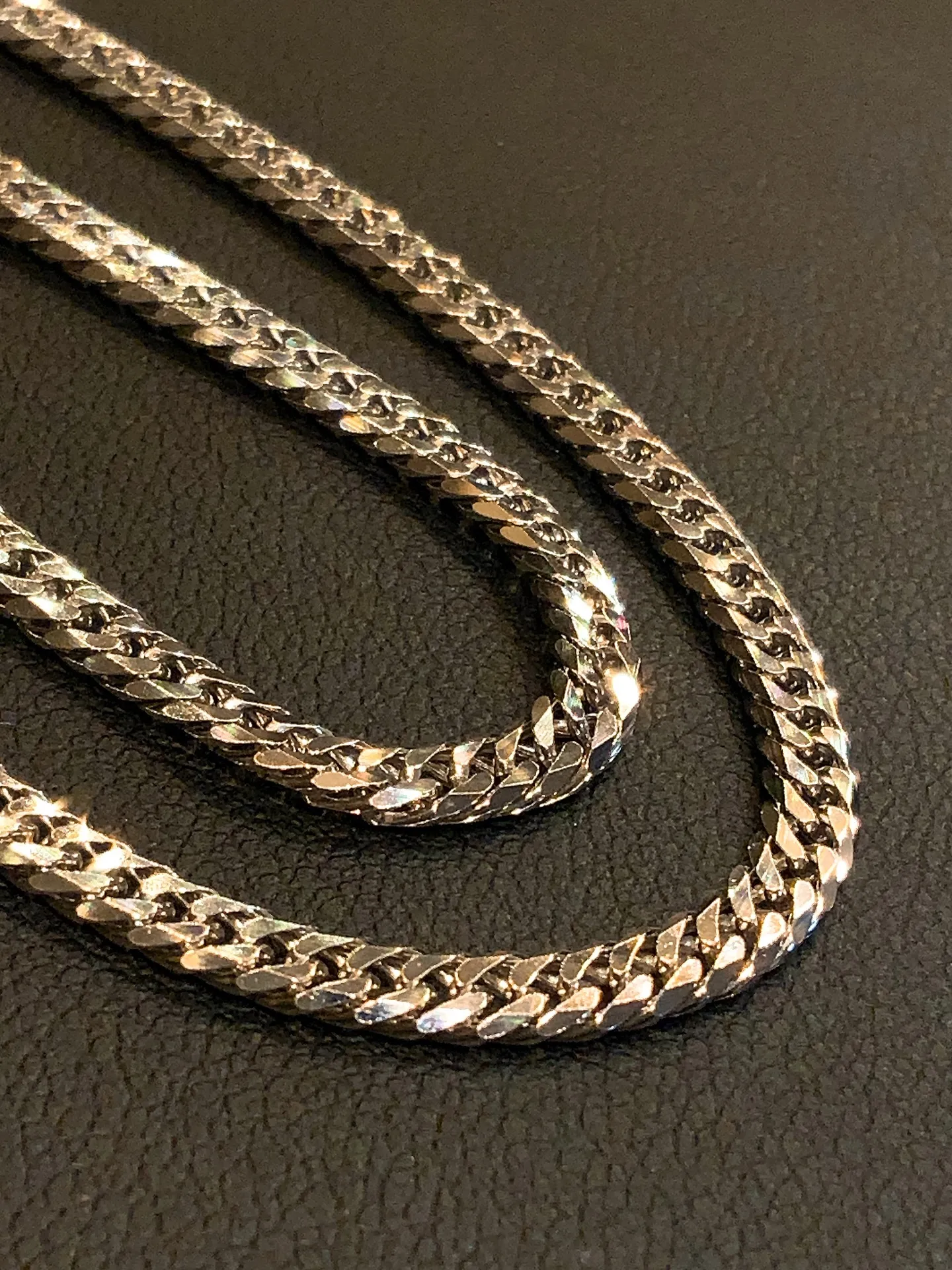 ✨洗練された輝き、プラチナ喜平ネックレス✨