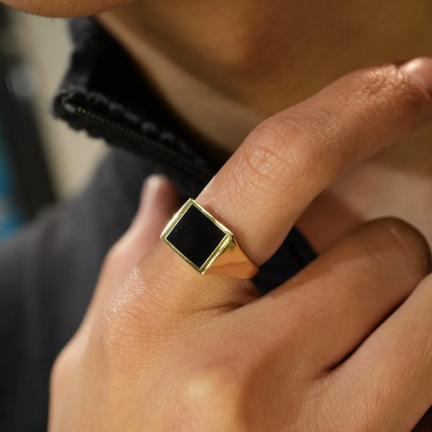 ✨手元で差がつく、18金オニキスリング✨💍