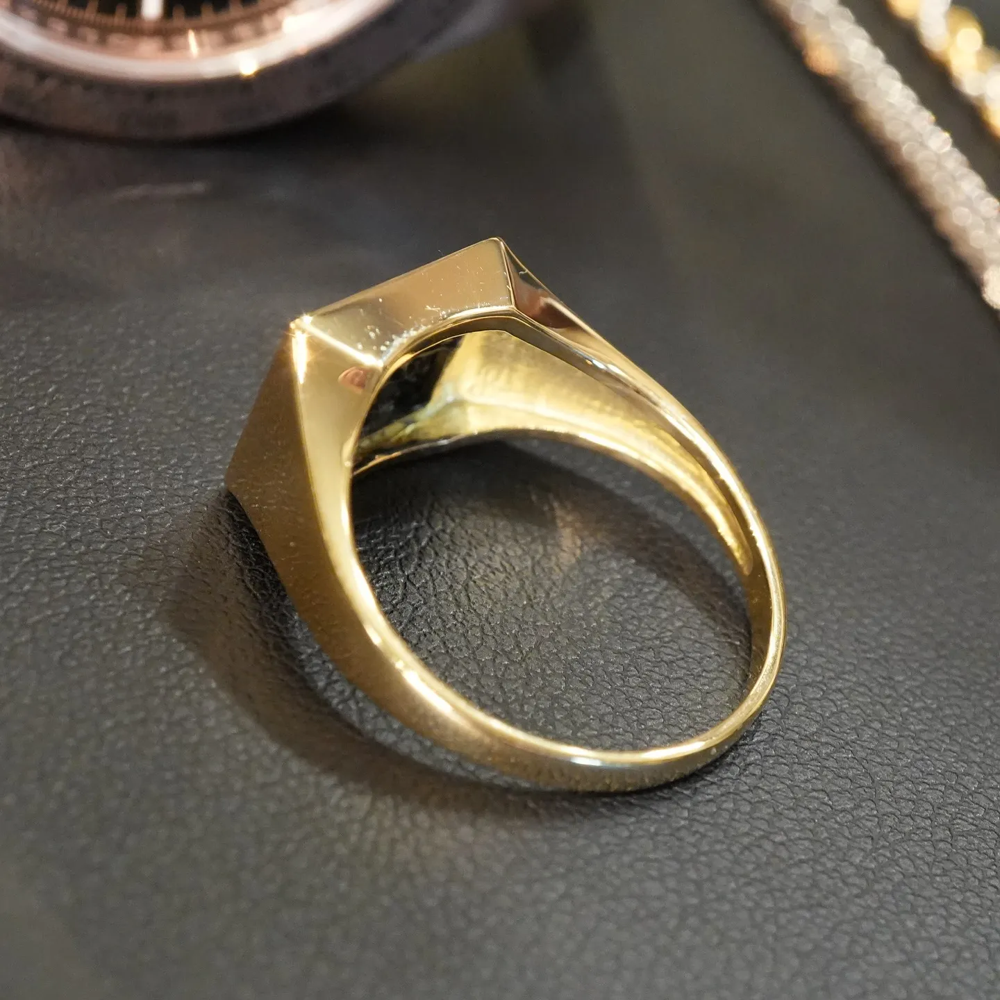 ✨手元で差がつく、18金オニキスリング✨💍