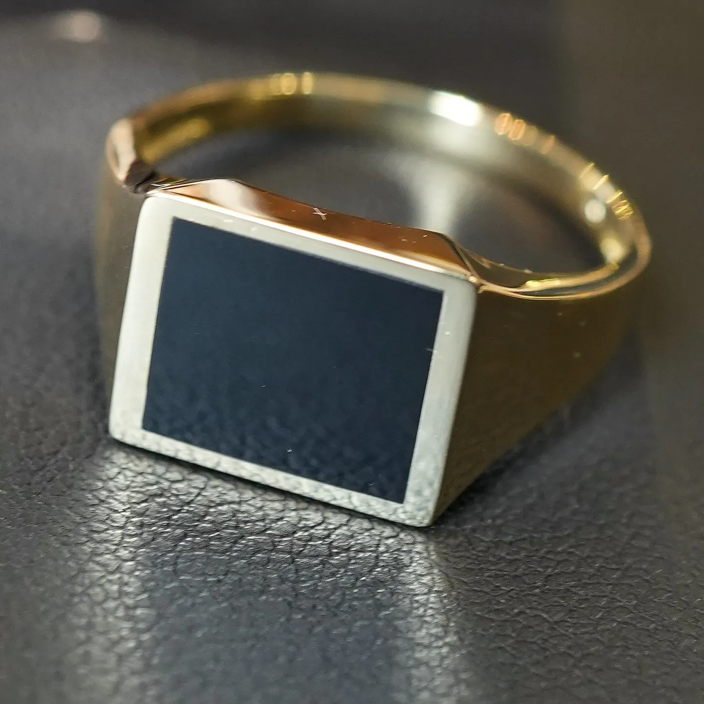 ✨手元で差がつく、18金オニキスリング✨💍