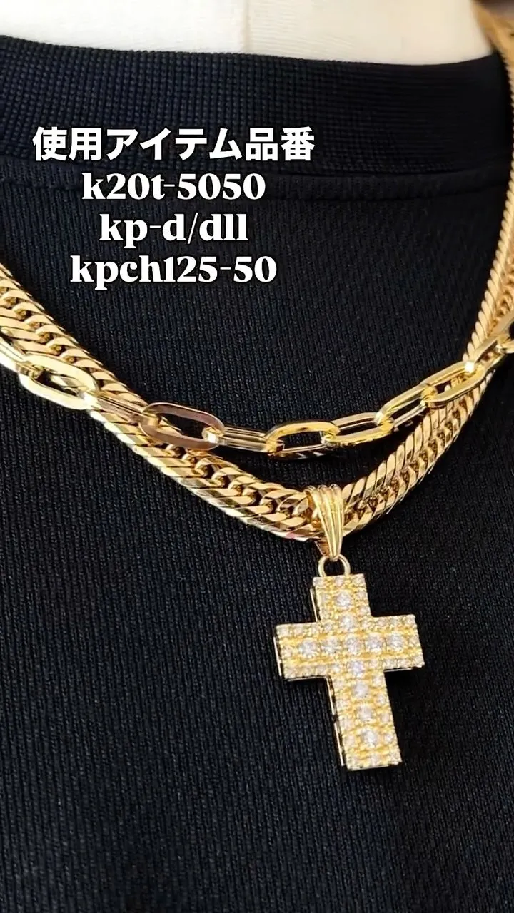 重厚感がありながらも、細かなダイヤの煌めきが上品さをプラス。